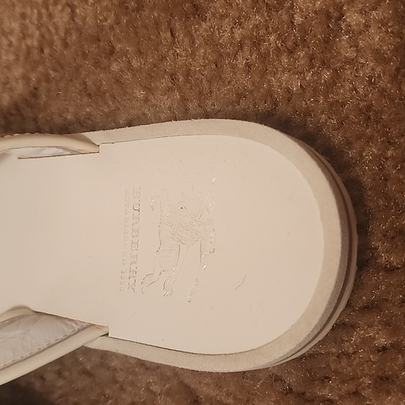 Burberry Classic Sandals - Picture 7 of 16